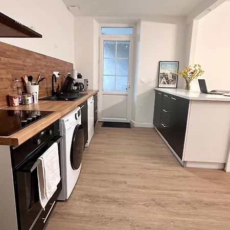 Maison A 4 Minutes Du Futuroscope 度假居 *