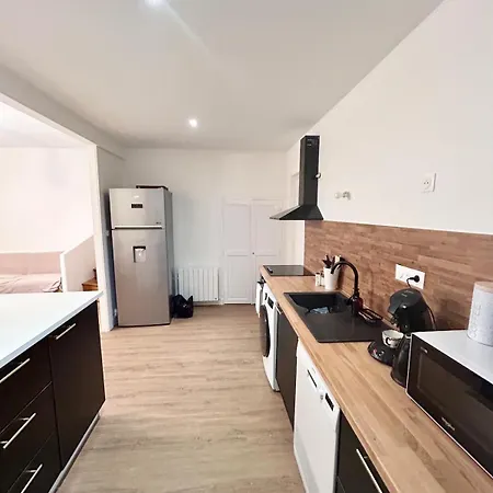 Maison A 4 Minutes Du Futuroscope 度假居 *